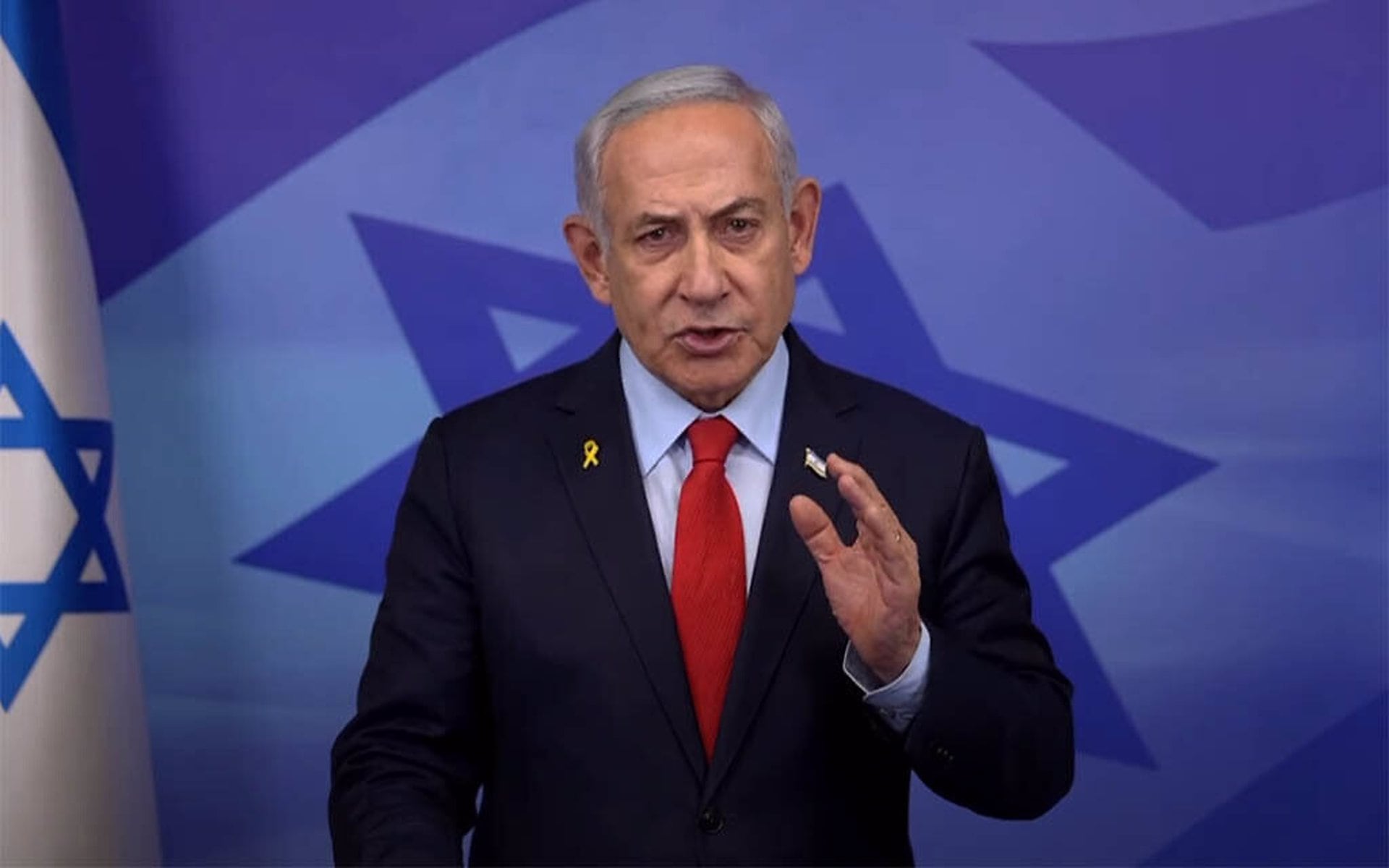 Benjamin Netanyahu durante una declaración en video. El primer ministro dijo que el copiloto de Flydubai recibió