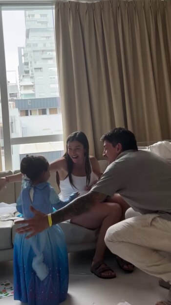 El abrazo familiar de la