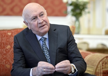 El premio Nobel de la Paz y expresidente sudafricano Frederik Willem de Klerk durante una entrevista en Viena (Austria) en 2015. EFE/Herbert Neubauer