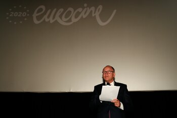 En la imagen, el embajador