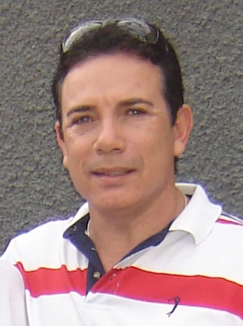 Decides Menezes Tiago, el empresario