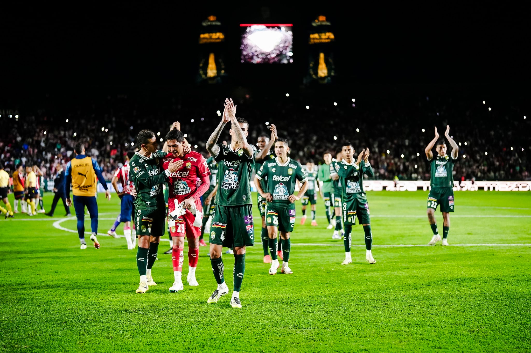 León llega con limitaciones ofensivas y solo un gol en dos partidos, con James Rodríguez como figura destacada. - crédito Club León