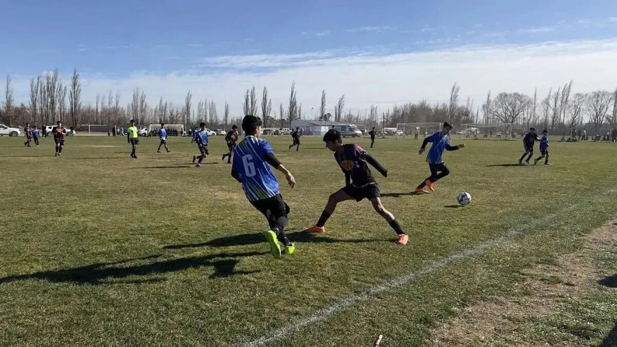 El accidente ocurrió en una cancha auxiliar del club Municipal en la Isla Jordán en Cipolletti (Foto: Neuquén en Noticias)