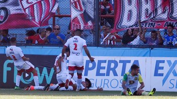 El festejo alocado de Talleres tras lograr la gesta (Télam)