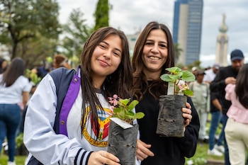 La reforestación busca reducir el riesgo de desastres naturales y proteger a la población de inundaciones y suelos erosionados.