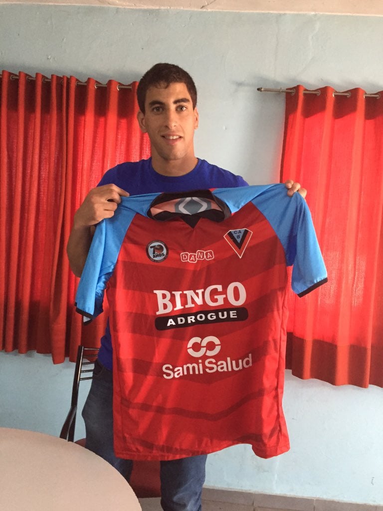 Tras la firma de su contrato en Brown de Adrogué