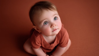 El intercambio de saliva ayuda a los bebés a reconocer vínculos afectivos desde los 4 meses