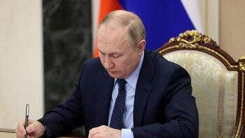 Putin encargó 174.000 pasaportes diplomáticos