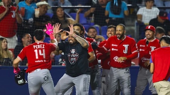 Toros vence a Sultanes y se coloca a un triunfo de avanzar a la Serie del Rey