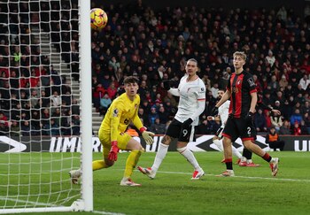 Así fue el segundo gol de Mohamed Salah y sigue luchando en la tabla de goleadores - crédito Paul Childs / REUTERS