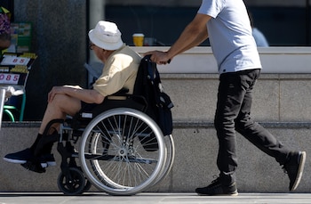 Una persona con discapacidad necesita