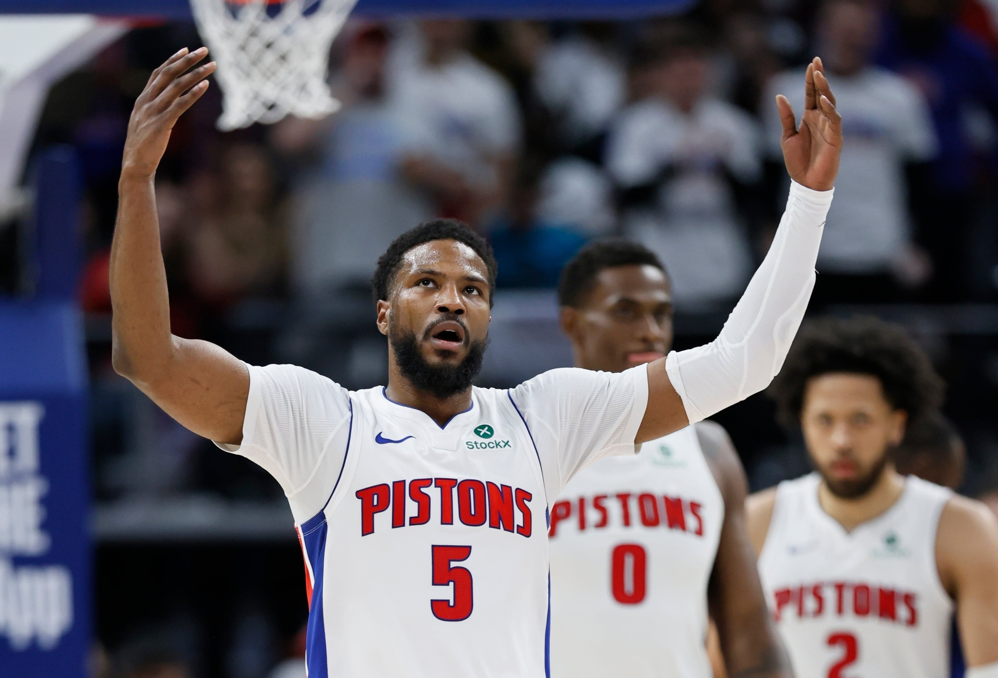 Los fiscales afirman que Beasley, quien disputó nueve temporadas en la NBA y jugó por última vez para los Detroit Pistons en 2025, acumuló deudas de juego por millones de dólares (AP Photo/Duane Burleson)