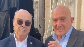 Antonio Resines traslada un cariñoso mensaje a los sanitarios por el Covid durante el rodaje de un corto en Valladolid