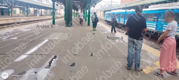 Denunció que la tiraron al piso al subir al tren en Constitución, pero la Justicia rechazó la demanda y la hizo pagar los gastos