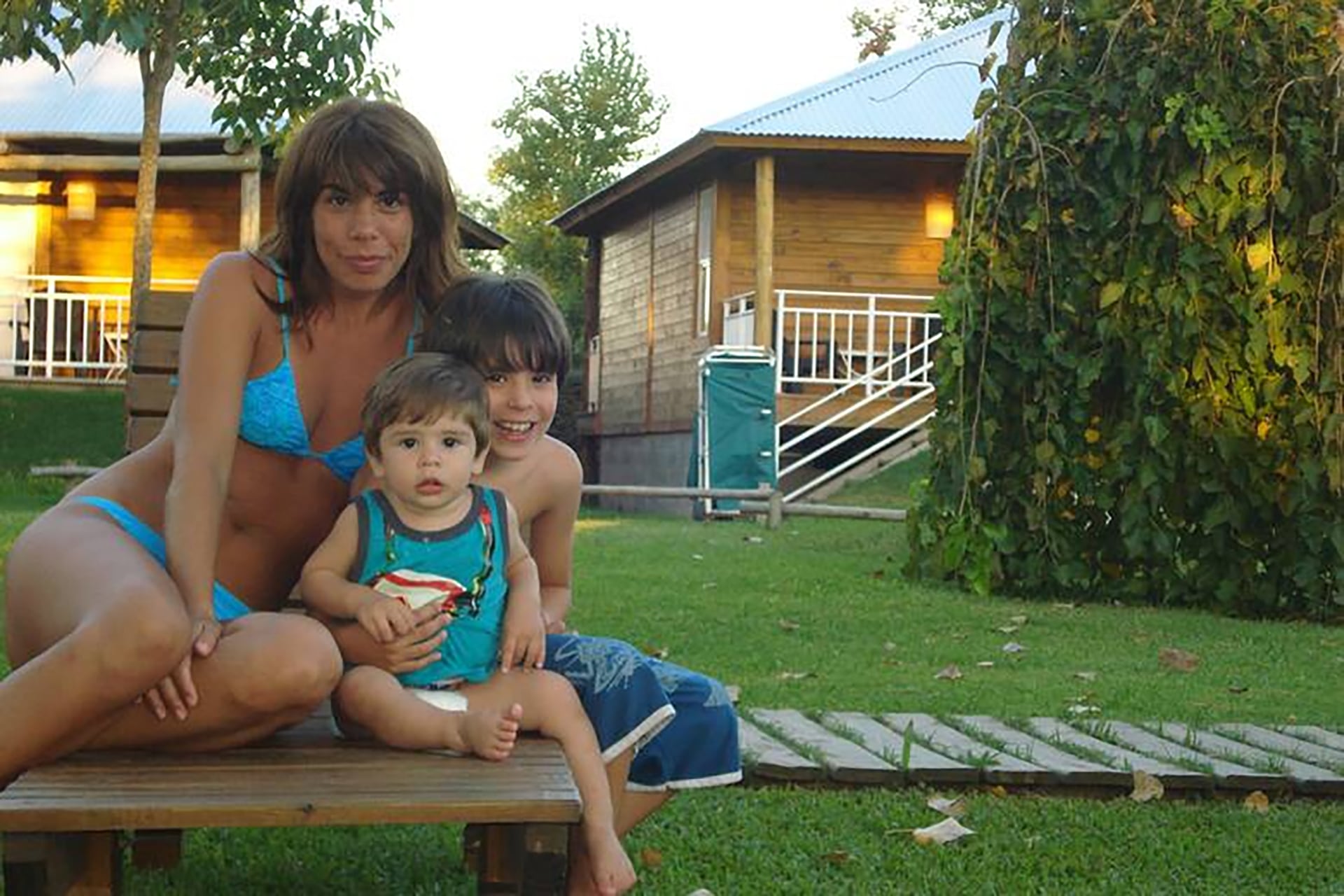 Gabriela con sus hijos Francisco y Luciano