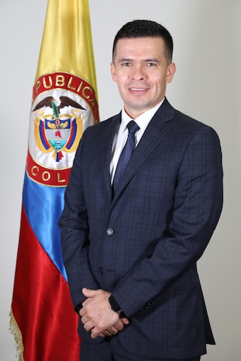 Él es el teniente coronel