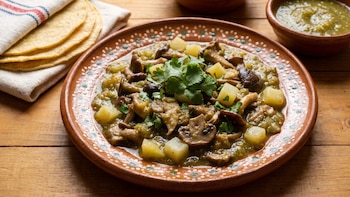 Receta de champiñones en salsa verde: la opción ligera y sin carne para quienes busquen una alternativa al chicharrón