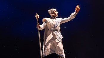 Entre vértigos, vuelos y sueños, el salto sin red de Nacho Pérez Cortés en el teatro argentino