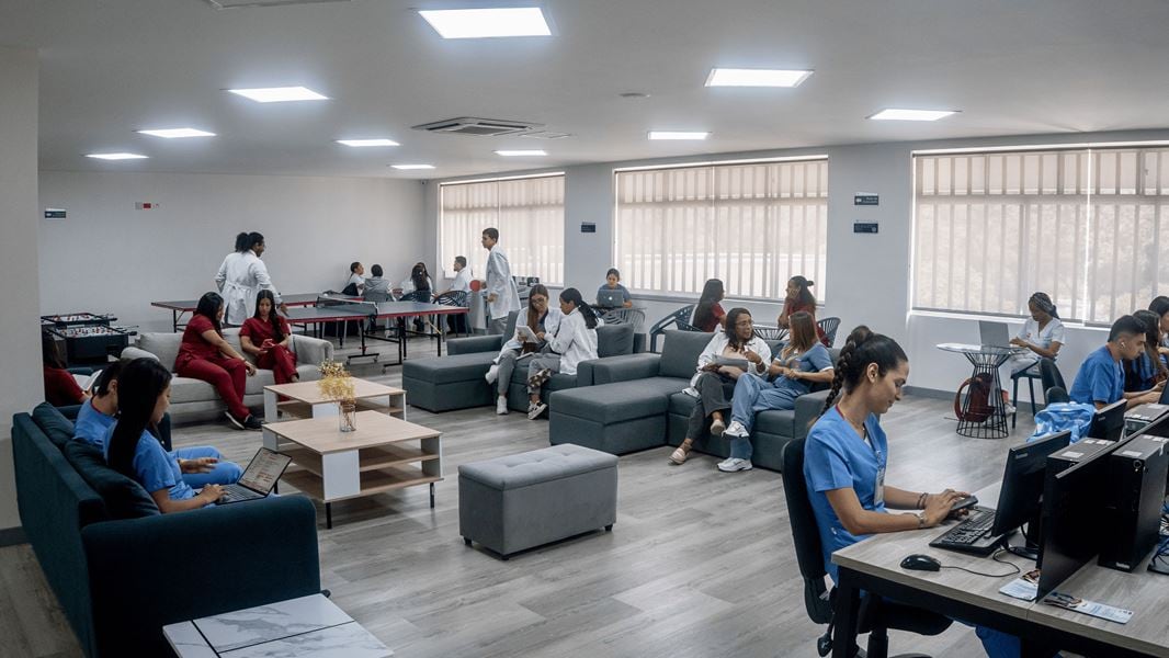 La gobernadora Dilian Francisca Toro tomó la decisión de declarar la emergencia humanitaria en 40 municipios del departamento, con el fin de garantizar la atención de los pacientes - crédito Hospital Universitario del Valle