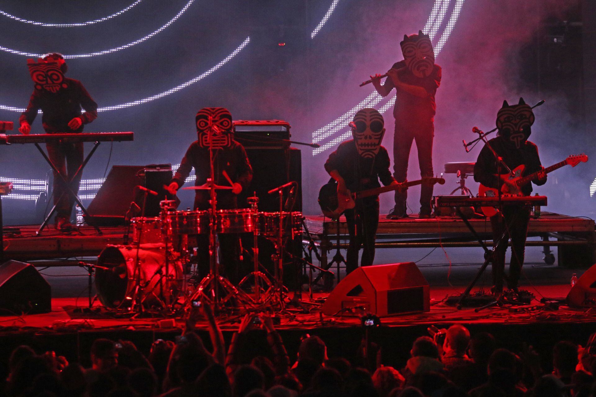 Sonido Gallo Negro es una banda mexicana reconocida por fusionar la cumbia tradicional con elementos psicodélicos, electrónicos y de rock. Foto: Cuartoscuro.