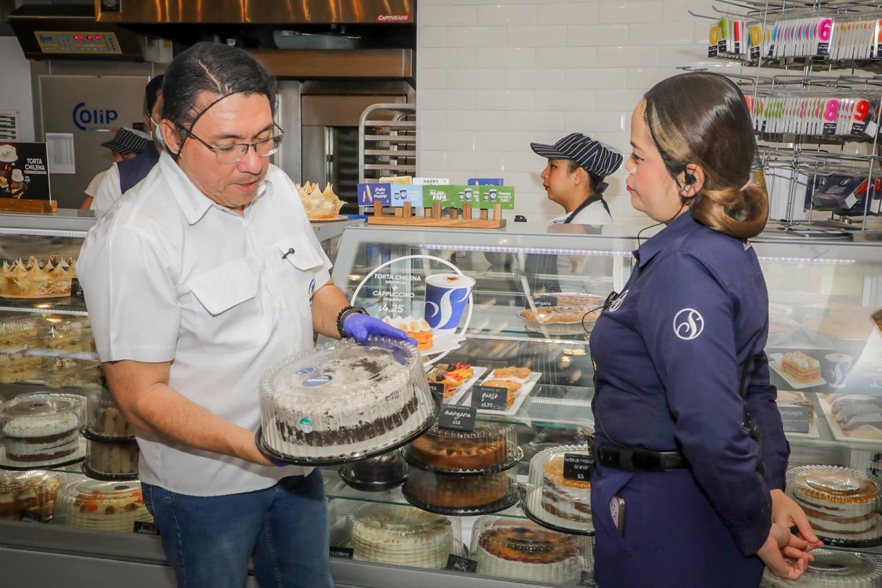La Defensoría del Consumidor reforzó inspecciones por el Día del Padre en restaurantes, panaderías, tiendas de ropa, calzado, tecnología y electrodomésticos. (Foto: Secretaría de Prensa de la Presidencia)