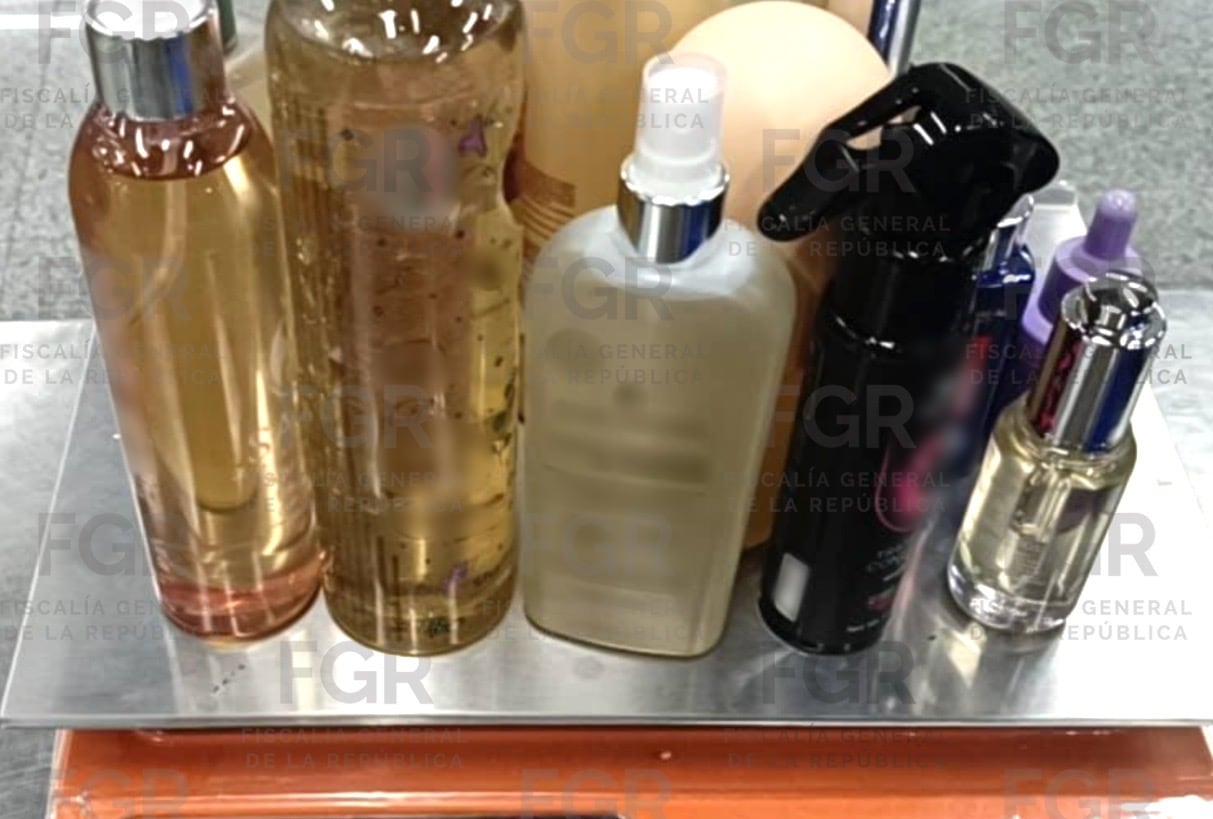 Estos envases también fueron asegurados por las autoridades. Crédito: FGR