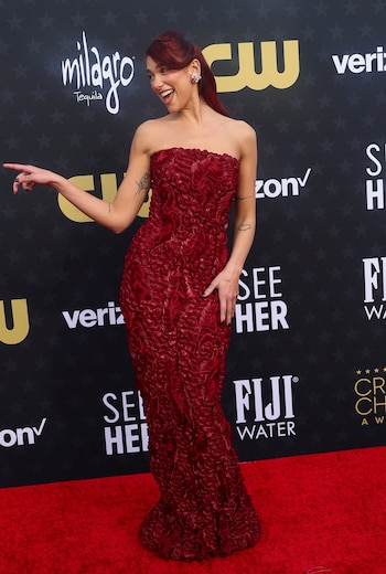 Dua Lipa y un vestido