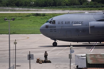 Un avión militar de Estados