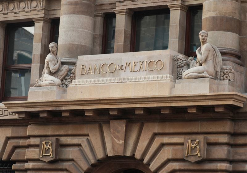 FOTO DE ARCHIVO: El logotipo del Banco de México se ve en su edificio en el centro de la Ciudad de México, México, el 24 de abril de 2024. REUTERS/Henry Romero/Foto de archivo