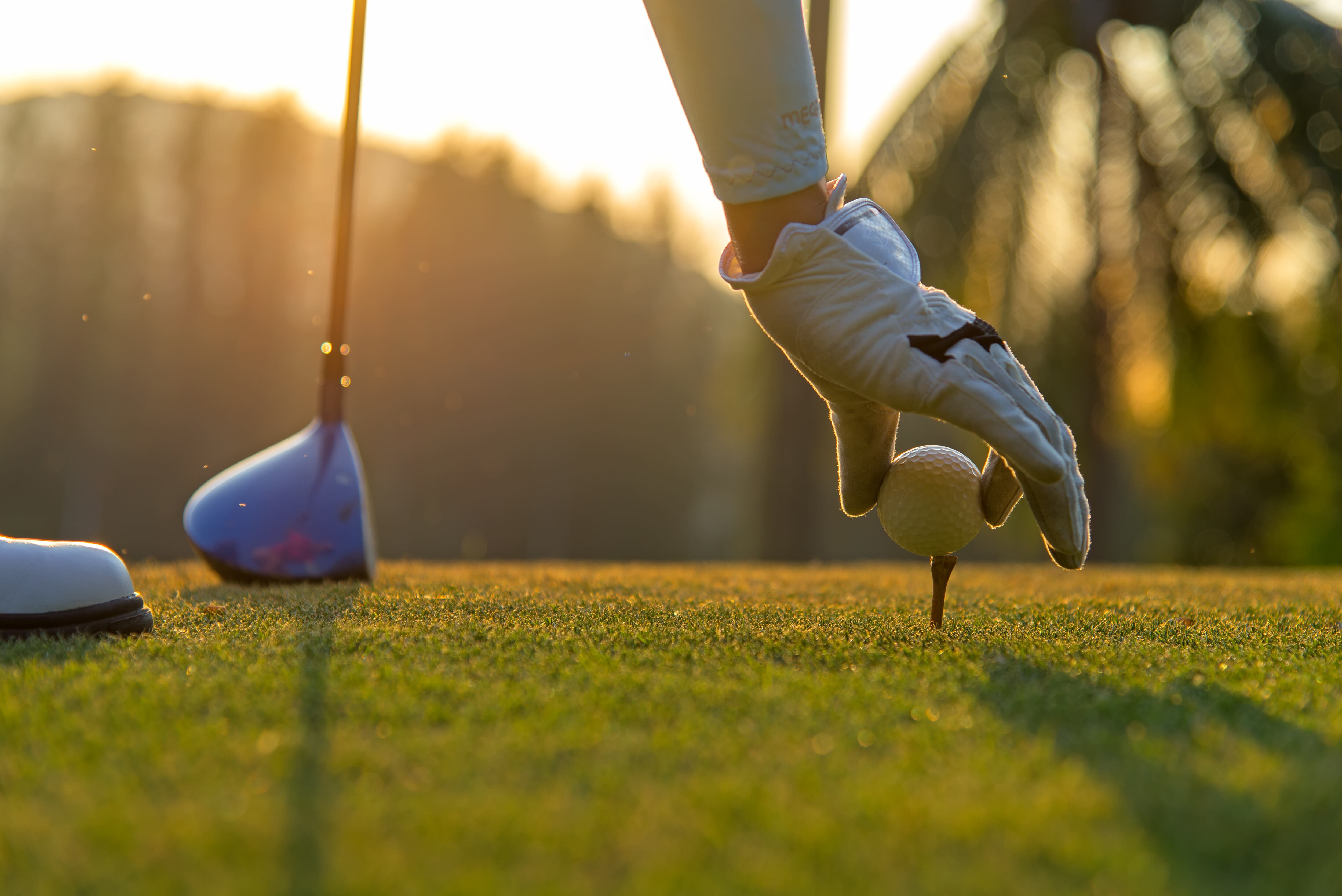 Una partida de golf (AdobeStock)