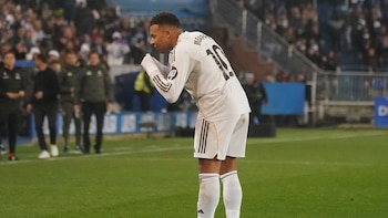 Mbappé responde a Haaland, Raphinha