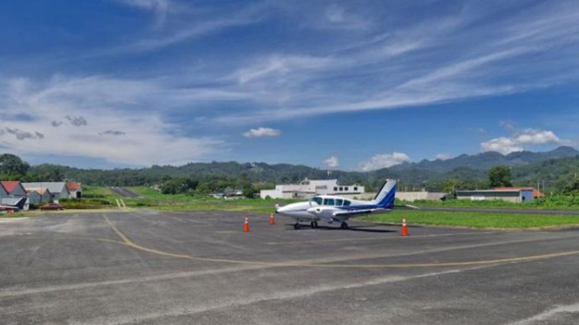 La modernización de los aeródromos en Guatemala impulsa la conectividad aérea y fortalece la infraestructura nacional. (fotografía: Dirección General de Aeronáutica Civil de Guatemala)