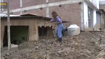 Viviendas sepultadas por el huaico.