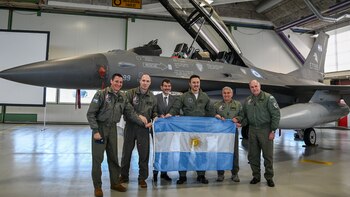 Parte de la comitiva que