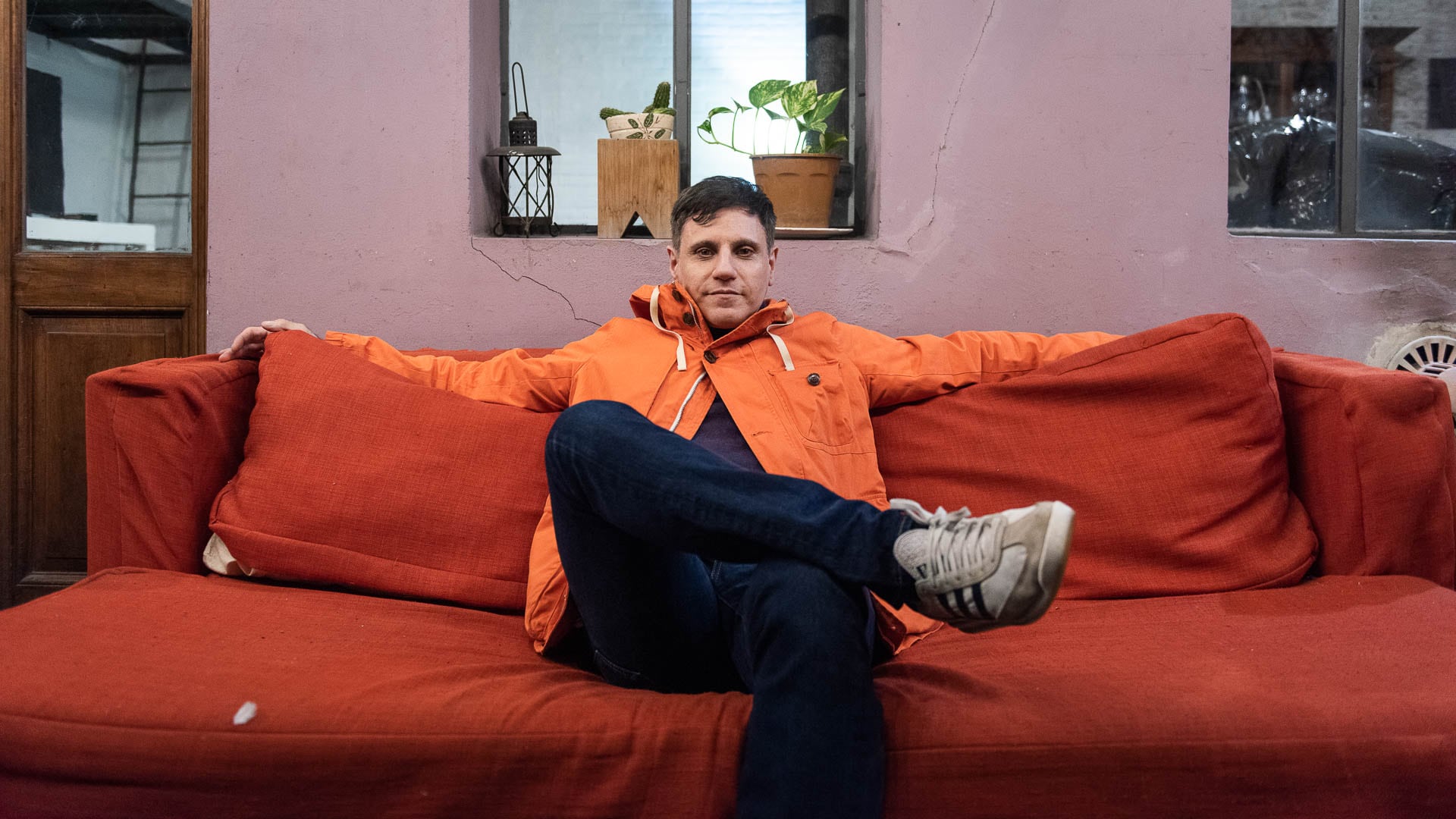 Una historia de dolor y transformación en la que aprendió que pedir ayuda, escuchar, sanar y volver a conectarse con los demás también puede ser una forma de volver a vivir (Gustavo Gavotti)