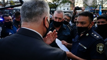 Los policías que protestaron ayer