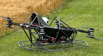 Con baterías de litio intercambiables en menos de dos minutos, el prototipo apunta a una autonomía de entre 25 y 30 minutos por carga