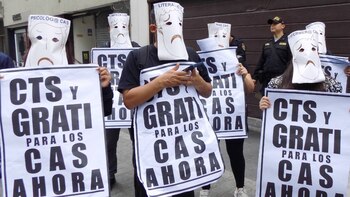 Trabajadores CAS toman Plaza Francia