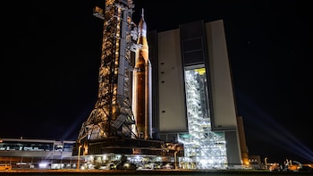 Despega la misión Artemis II que llevará a cuatro astronautas alrededor de la Luna tras más de 50 años