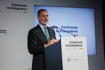 11/01/2024 El Rey Felipe VI clausura la segunda y última jornada de la VIII Conferencia de Embajadores, en la sede del Ministerio de Asuntos Exteriores, Unión Europea y Cooperación, a 11 de enero de 2024, en Madrid (España). El principal objetivo del encuentro es analizar y debatir las prioridades y líneas principales de la política exterior en los próximos años en el arranque de esta XV legislatura, así como "las lecciones aprendidas y los resultados de la Presidencia del Consejo de la UE" que se cerró el pasado 31 de diciembre.
POLITICA
Alejandro Martínez Vélez - Europa Press