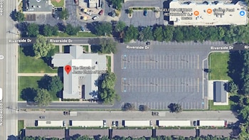 El estacionamiento de la iglesia