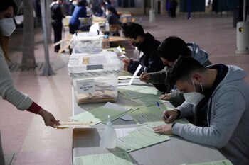 Funcionarios electorales chilenos fueron registrados
