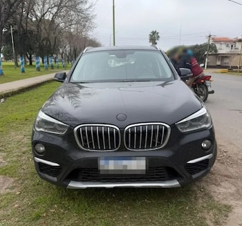 Detuvieron a un hombre que pasó un semáforo en rojo y atropelló a un agente de tránsito que arrastró 7 metros en Santa Fe