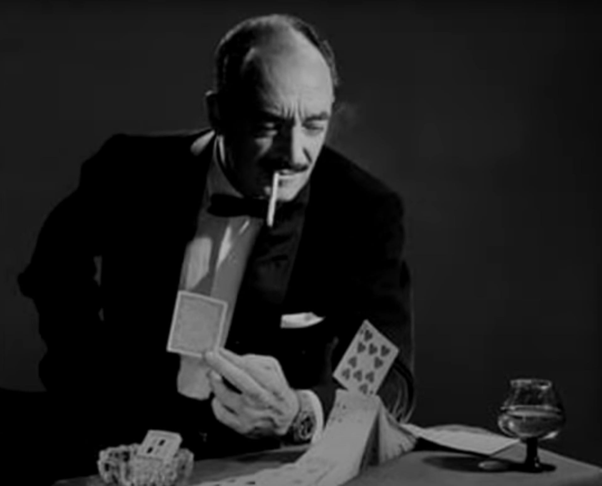 Su nombre completo era Héctor René Lavandera. A los siete años vio un show de un mago chino y quedó fascinado. Desde ese momento quiso aprender a hacer trucos con las cartas