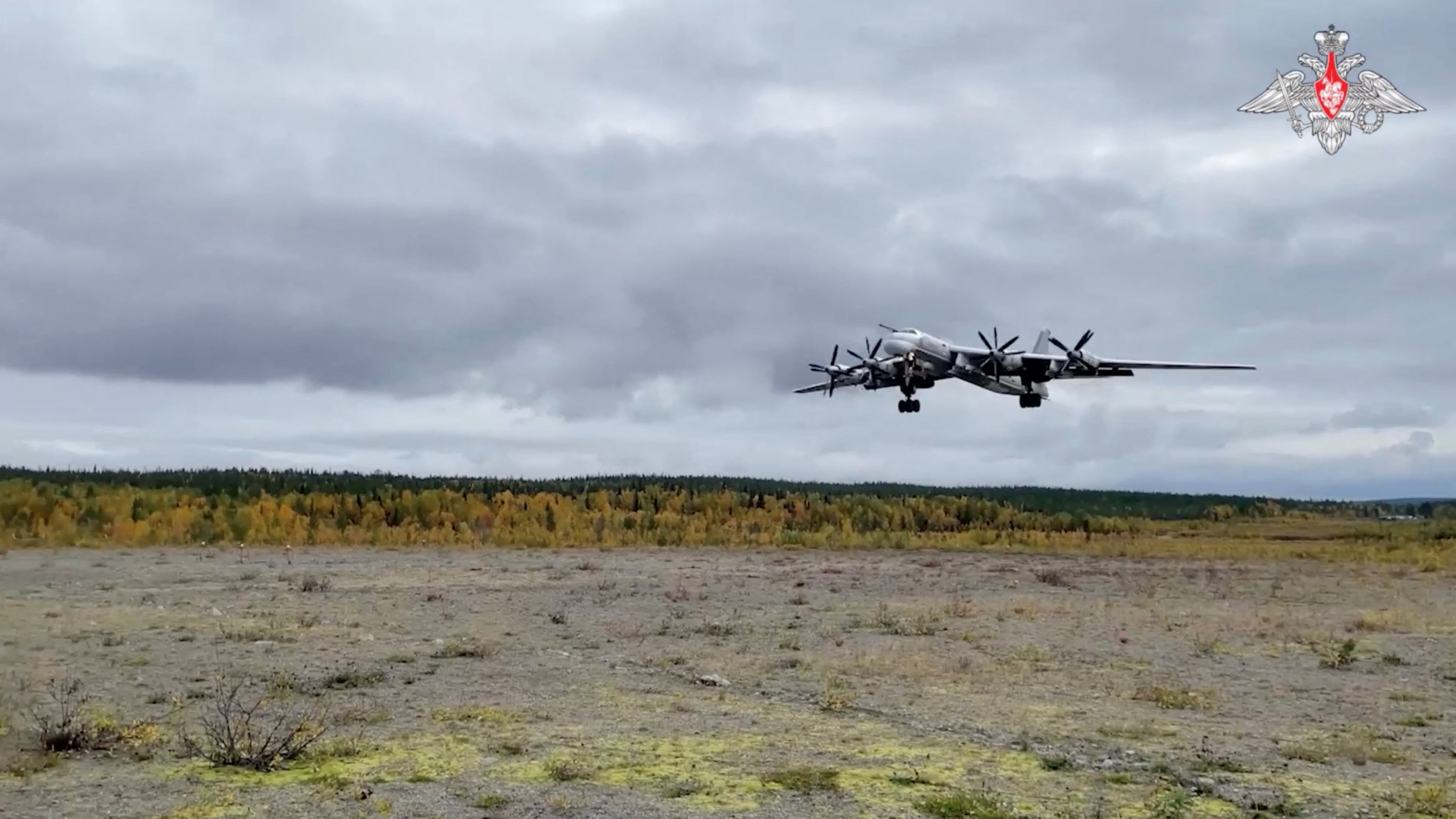 Nueva provocación de Rusia: bombarderos nucleares volaron cerca del espacio aéreo del Reino Unido