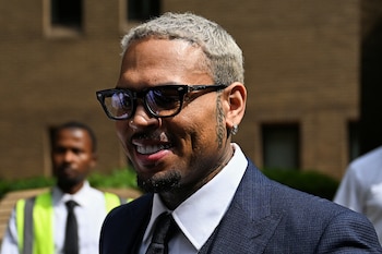 La alianza entre Usher y Chris Brown es vista como un hito que puede revitalizar el R&B y atraer nuevas audiencias globales al género (REUTERS/Chris J Ratcliffe)