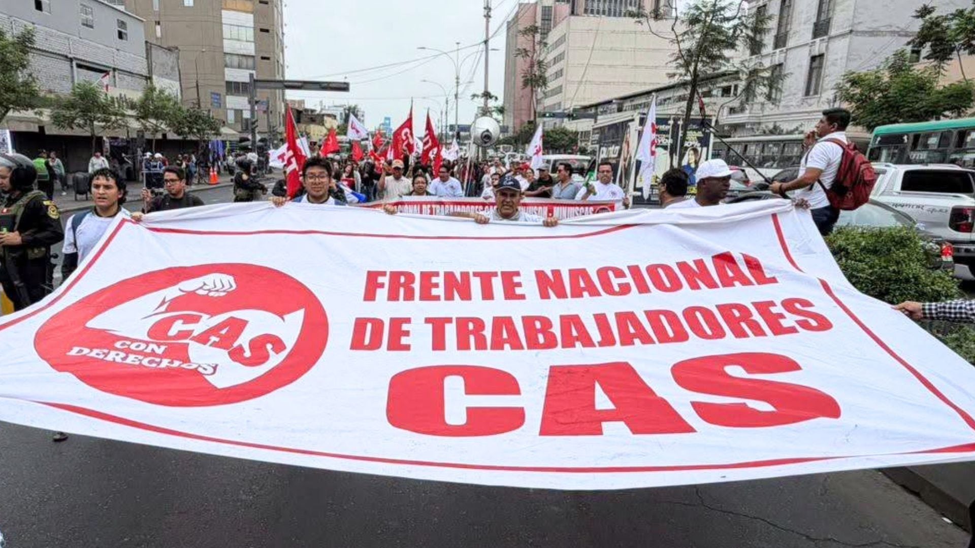 Trabajadores CAS no reciben aguinaldo y están en riesgo de quedarse sin gratificación de julio