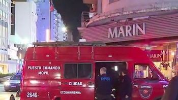 Se incendió un edificio en Avenida Corrientes y evacuaron a los vecinos: hay al menos 10 heridos