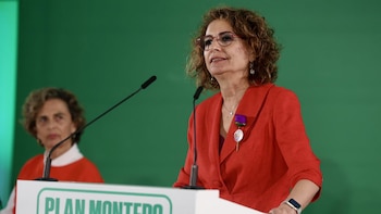 Montero plantea "una intervención que rescate al sistema público" sanitario y eliminar las listas de espera