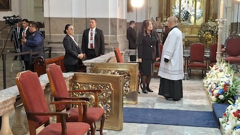 El arzobispo Gonzalo de Villa cuestionó en el tedeum por la independencia de Guatemala la tendencia a culpar a otros por los problemas nacionales.